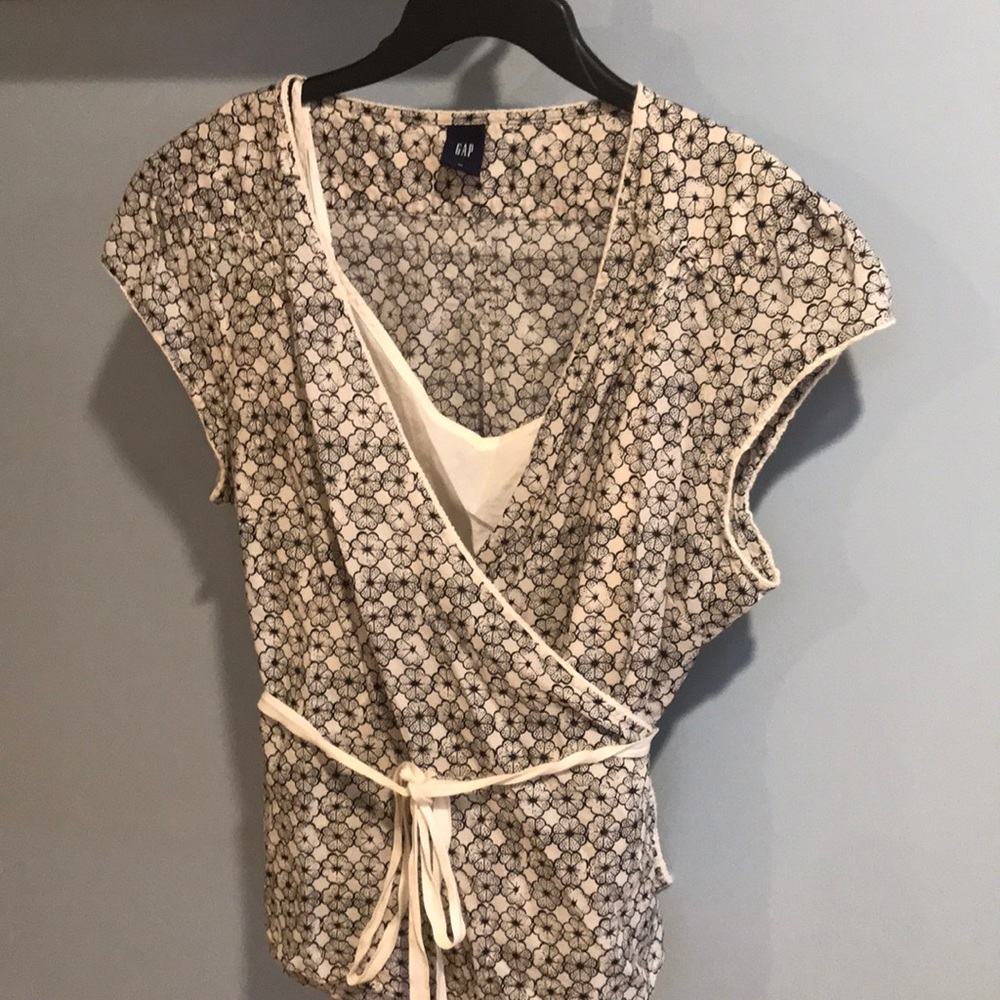 8 Women’s XL shirts- TH polos, GAP, Ana brands